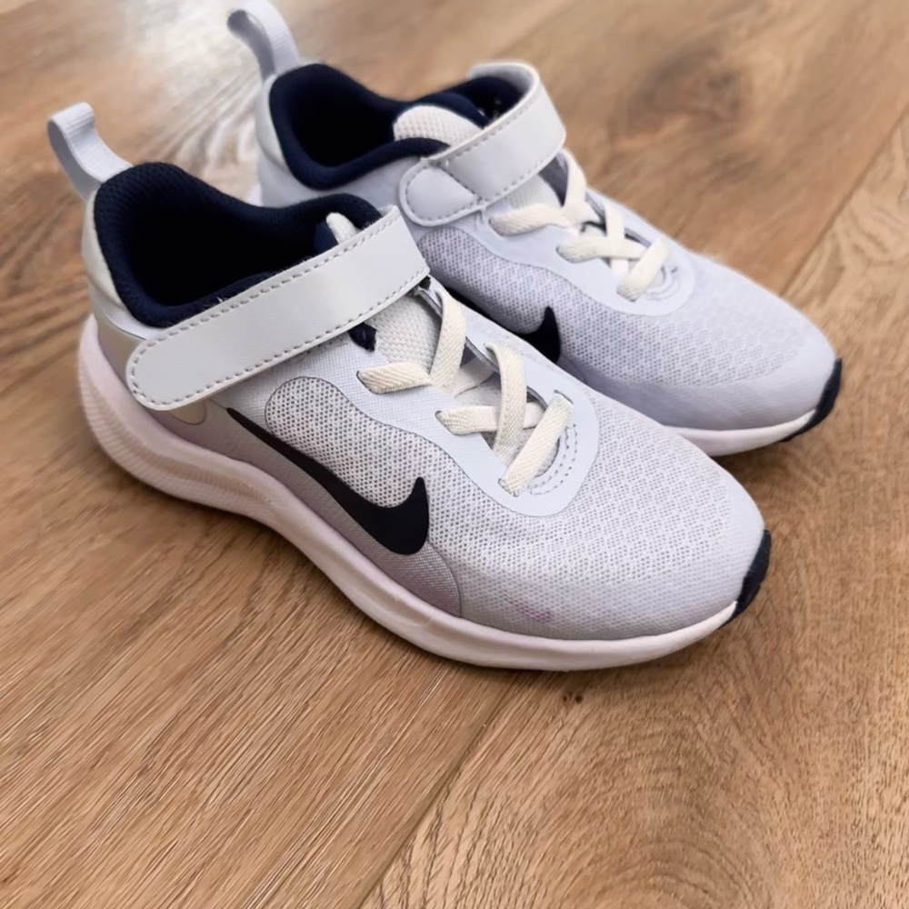 Nike toddler revolution sneaker